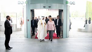 Angela Merkel reçoit le prince héritier d’Abou Dhabi Cheikh Mohammed bin Zayed Al Nahyan.