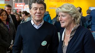 Kulturstaatsministerin Monika Grütters mit Otto Rehhagelm auf der Frankfurter Buchmesse.