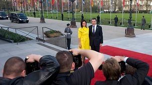 Ankunft des dänischen Premierministers Anders Fogh Rasmussen und Ehefrau Anne-Mette Rasmussen am Kurhaus Baden-Baden