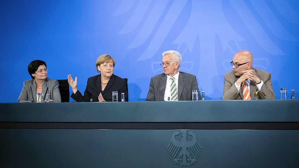 Bundeskanzlerin Angela Merkel während der Pressekonferenz zum Treffen der Regierungschefs der Länder mit Christine Lieberknecht, Winfried Kretschmann und Torsten Albig.