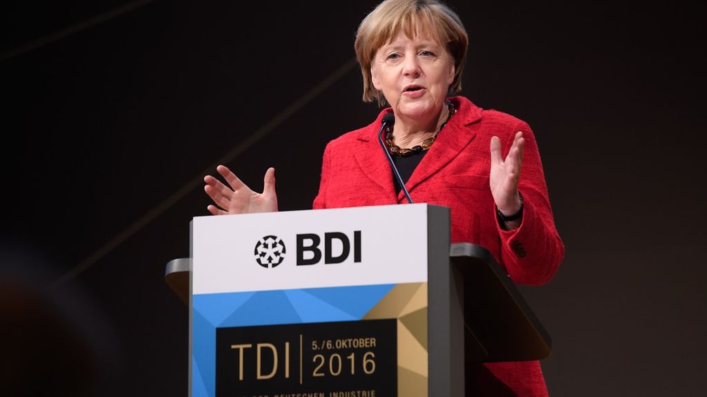 Bundeskanzlerin Angela Merkel spricht auf dem Tag der deutschen Industrie im Berliner Congress Center.