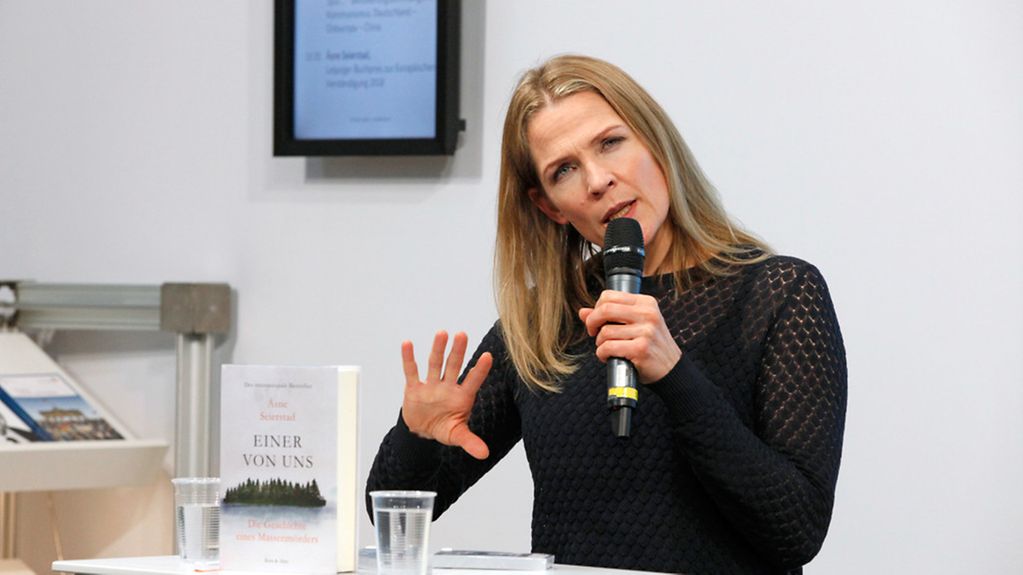 Die norwegische Schriftstellerin Asne Seierstad im Bühnengespräch