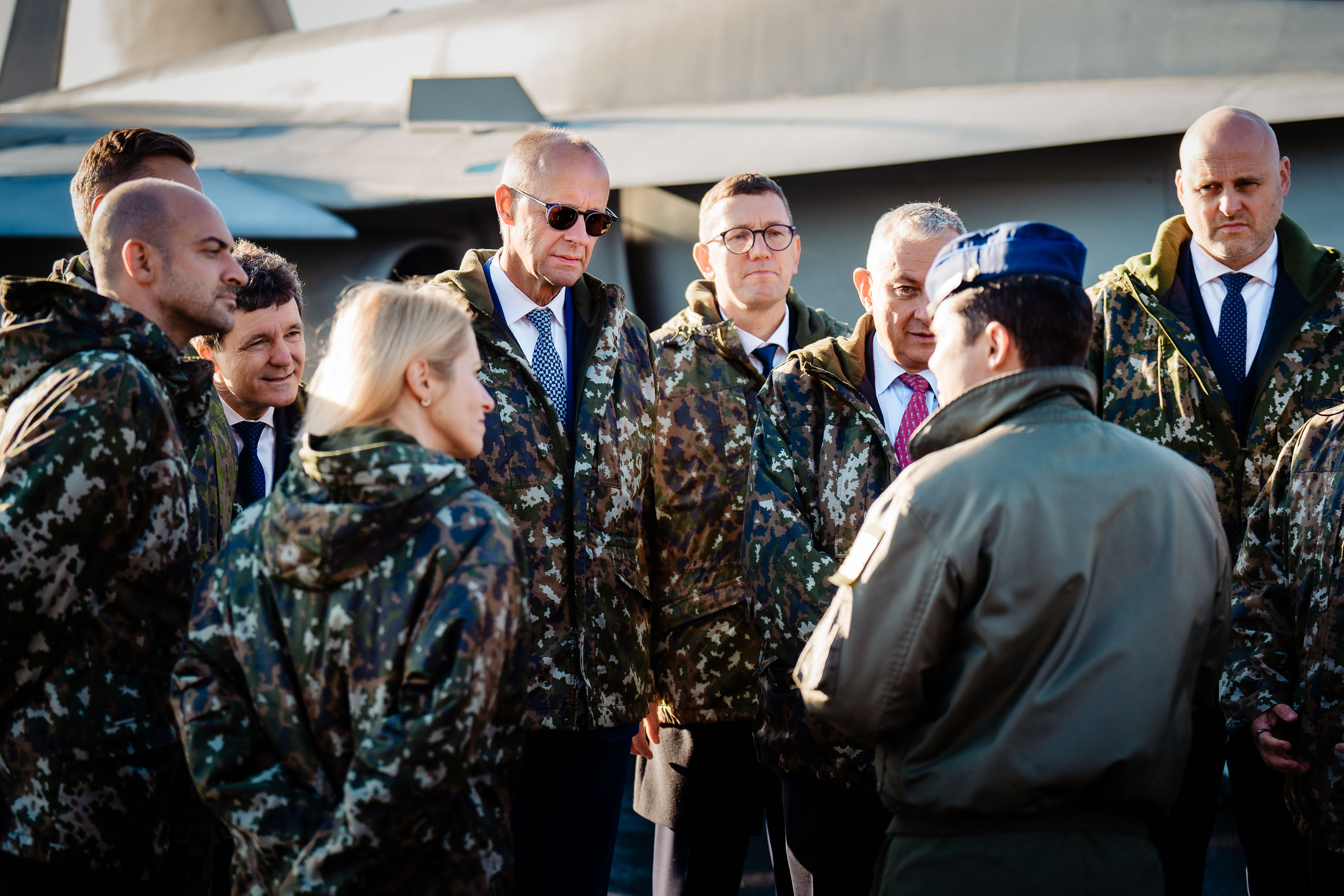 Le chancelier fédéral Friedrich Merz sur la base aérienne de Rovaniemi.