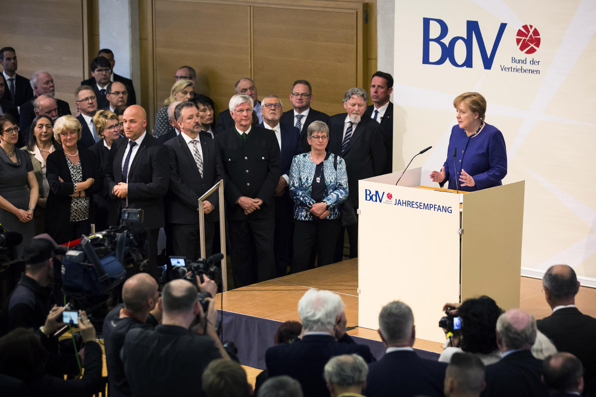 Bundeskanzlerin Angela Merkel spricht auf dem Jahresempfang des Bundes der Vertriebenen.