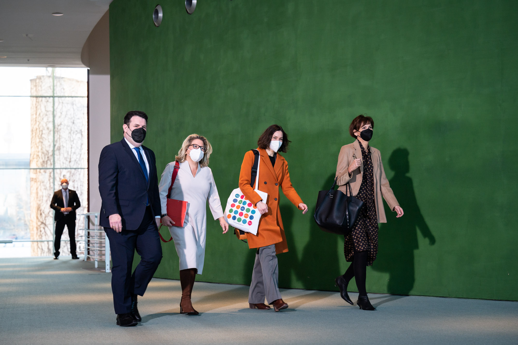 Arbeitsminister Hubertus Heil, Svenja Schulze, Bundesministerin für wirtschaftliche Zusammenarbeit und Entwicklung, Familienministerin Anne Spiegel, und Bildungsministerin Bettina Stark-Watzinger kommen zur Kabinettklausur.