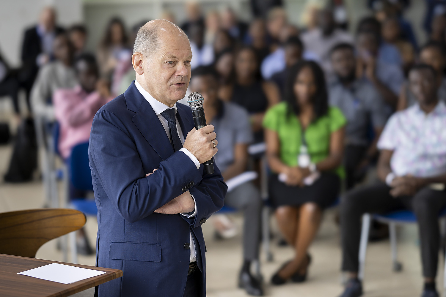 Kanzler Scholz spricht vor Studierenden des Ashesi University Colleges in Accra, Ghana.
