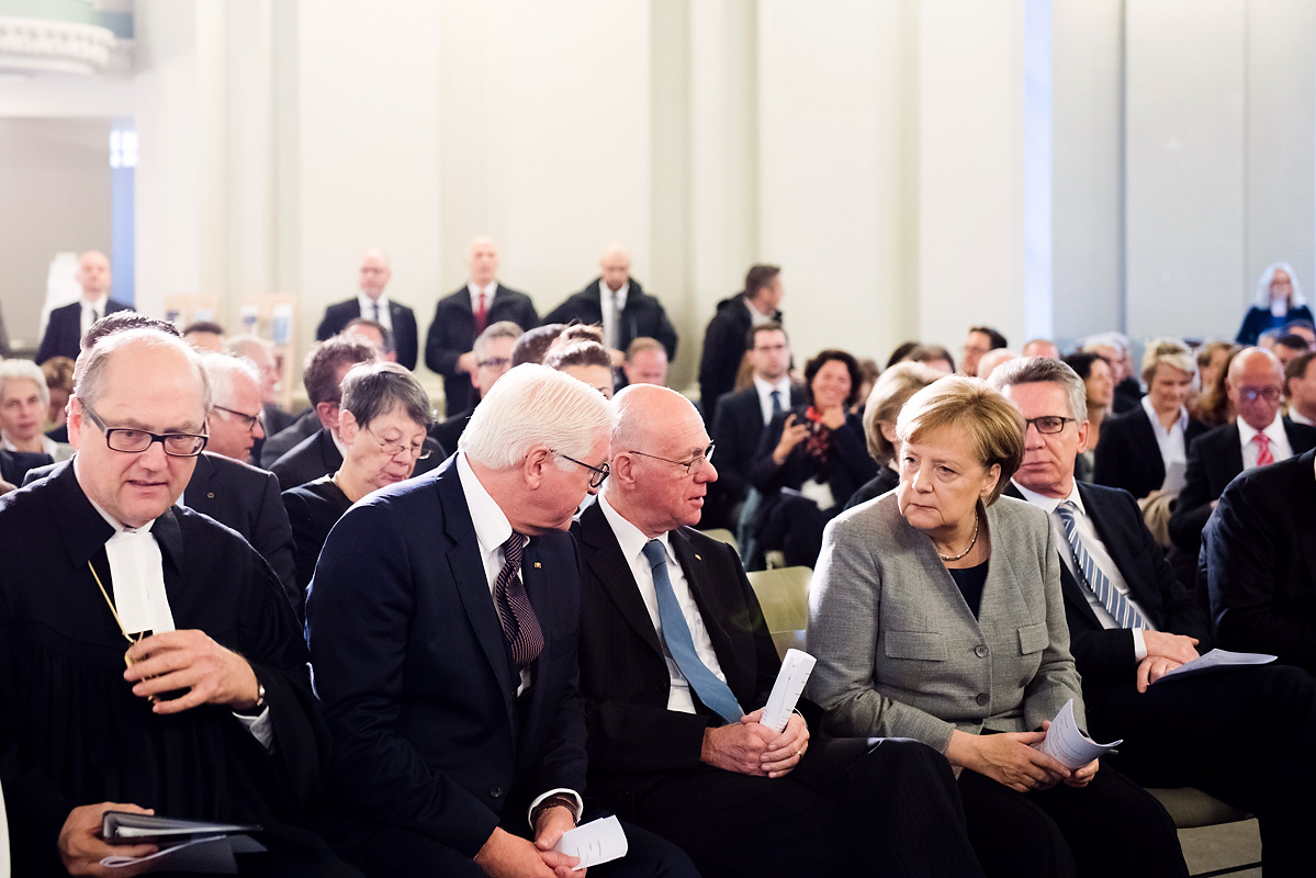 Bundespräsident Frank-Walter Steinmeier, Bundeskanzlerin Angela Merkel, Bundestagspräsident Norbert Lammert und Thomas de Maizière, Bundesminister des Inneren.