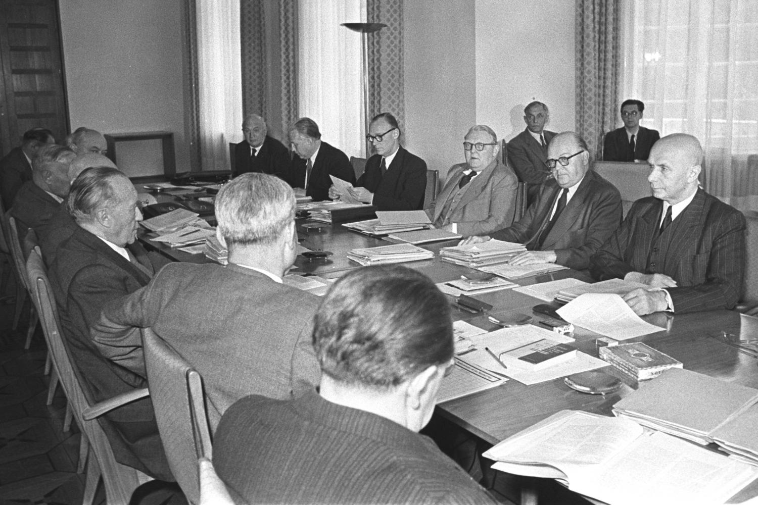 Cabinet meeting under Konrad Adenauer in the Palais Schaumburg