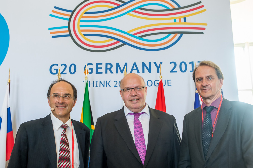 Participants, who represent research institutes and think tanks from the G20 states, presented him with their recommendations, which will also be incorporated into the preparations for the G20 summit to be held on 7 and 8 July in Hamburg.