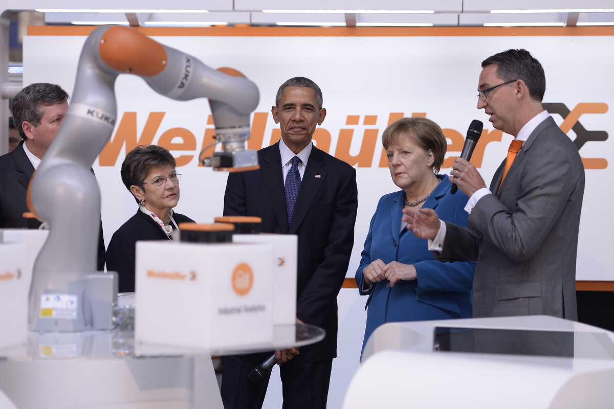 Chancellor Angela Merkel and President Barack Obama during their tour of the trade fair