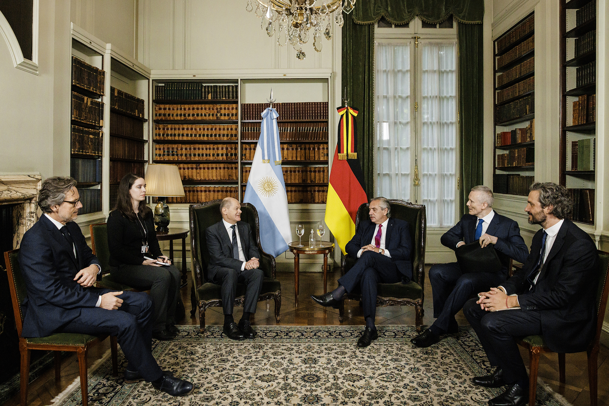 Le chancelier Olaf Scholz et le président argentin Alberto Ángel Fernández pendant leur entretien