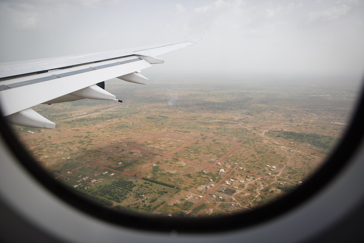 À travers le hublot, vue sur une partie du continent africain