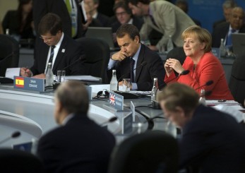 Angela Merkel im Kreis einiger Kollegen