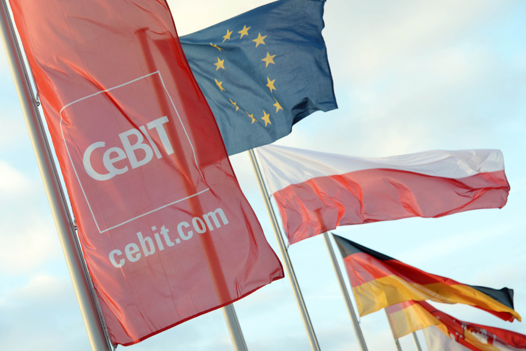 Flaggen Polens, Europs, Deutschlands und der CeBit