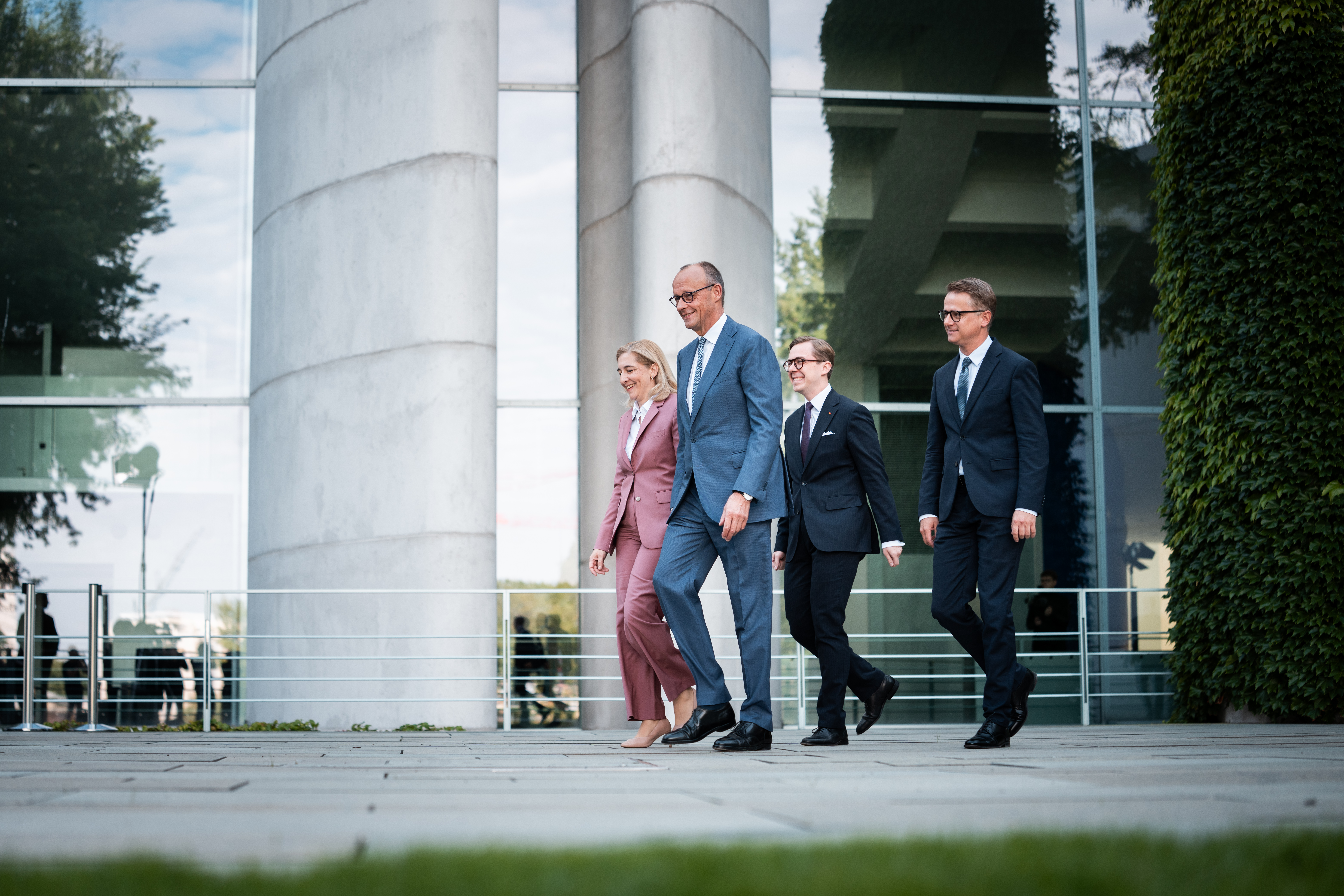 Merz, Warken, Amthor und Linnemann auf dem Weg zum Pressestatement.