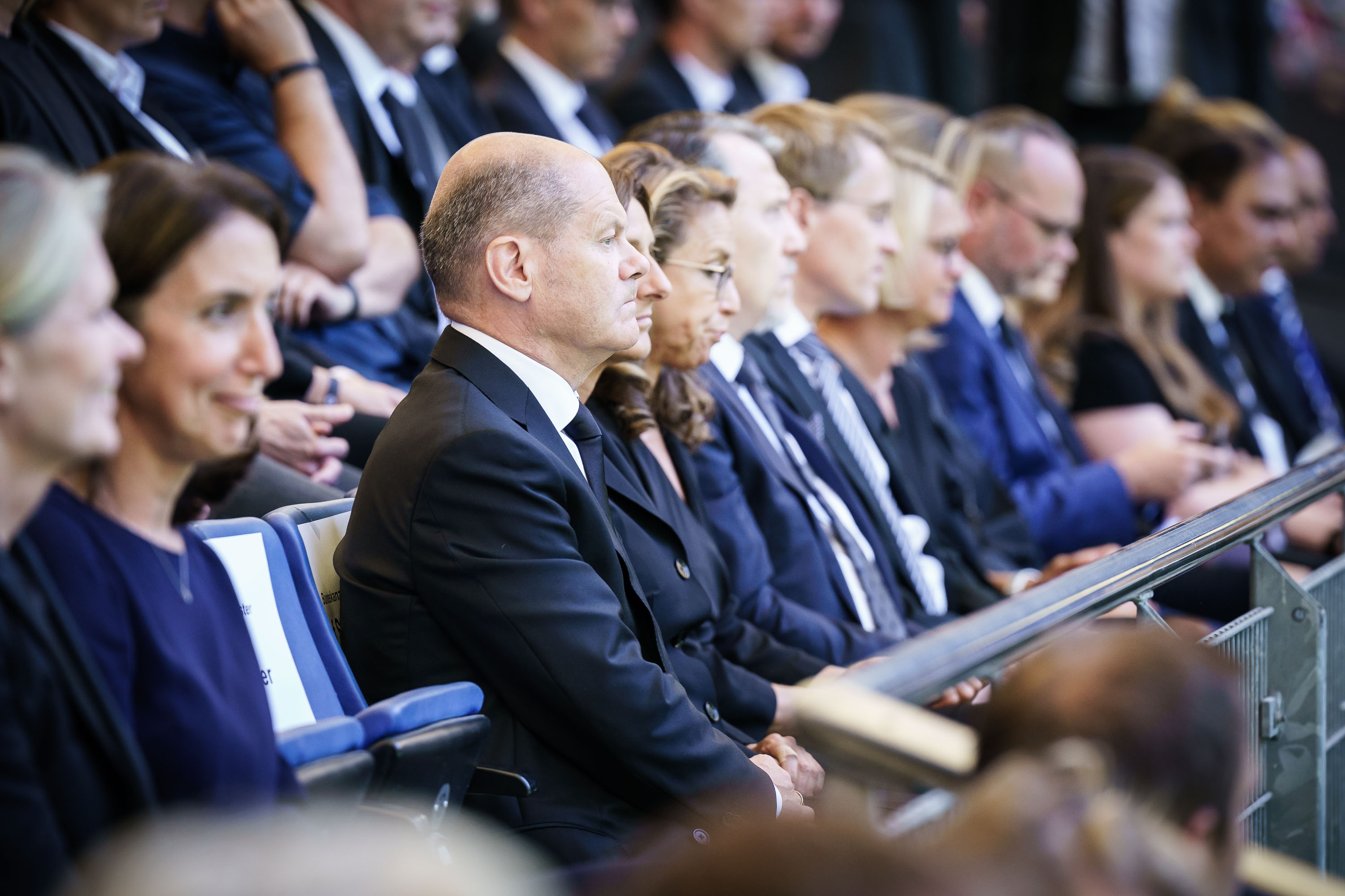 Bundeskanzler Olaf Scholz bei der Trauerfeier für Fußballer Uwe Seeler.