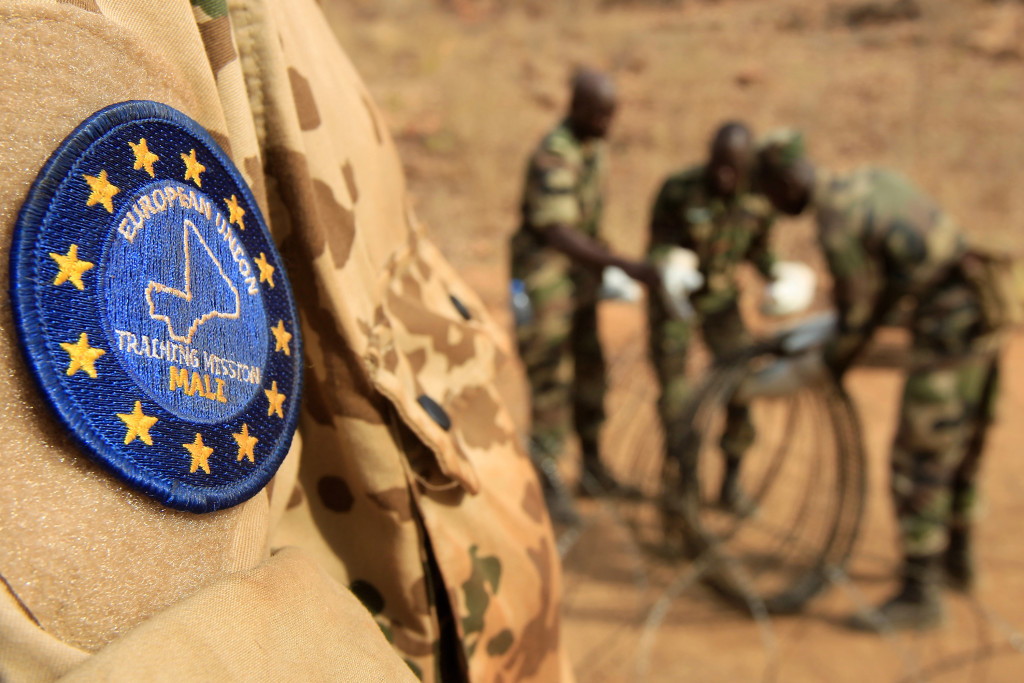 Deutsche Soldaten bilden malische Soldaten im Rahmen der European Union Training Mission to Mali (EUTM) im Koulikoro Trainingscenter aus.