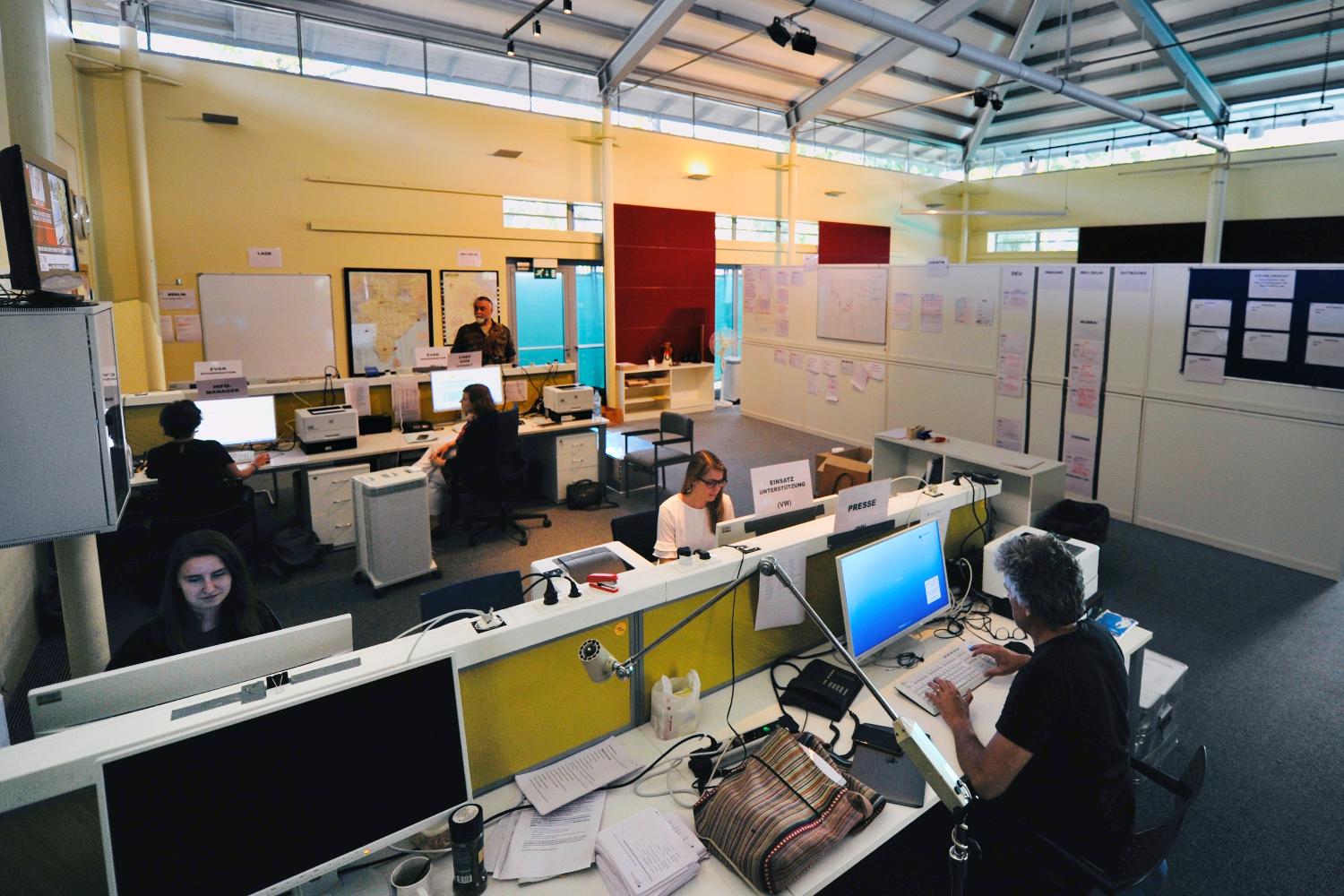 Blick in das Krisenzentrum der Deutschen Botschaft in Neu-Delhi