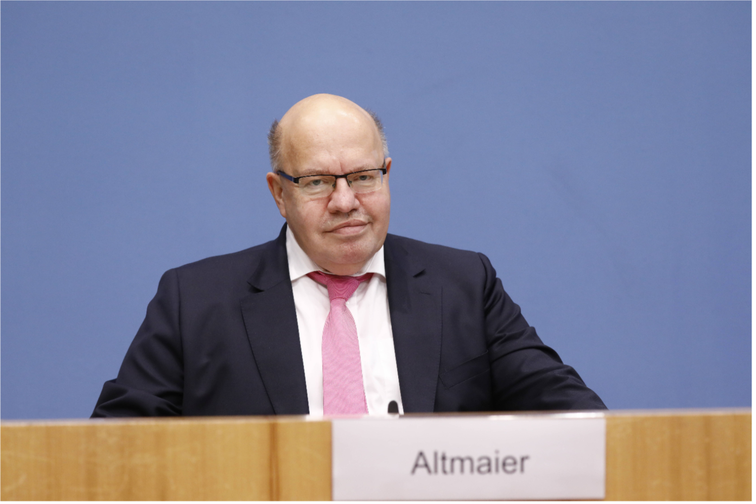 Bundeswirtschaftsminister Altmaier bei der Vorstellung der Herbstprojektion in der Bundespressekonferenz.