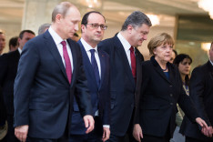 Merkel und die Präsidenten Frankreichs, Russlands und der Ukraine haben sich auf Schritte zu einer friedlichen Lösung geeinigt. Minsker Abkommen, Merekl, Putin, Hollande, Poroschenko