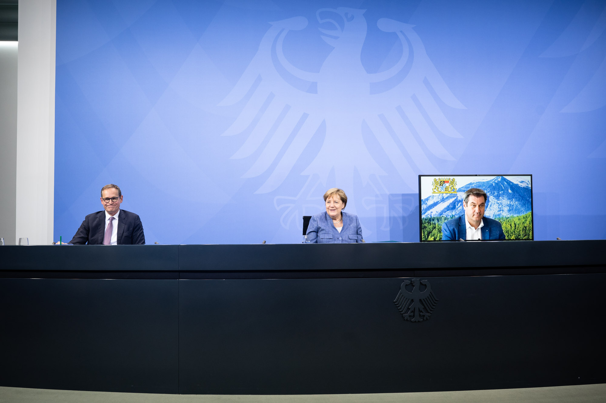 Kanzlerin Merkel mit dem Regierenden Bürgermeister Müller und Ministerpräsident Söder