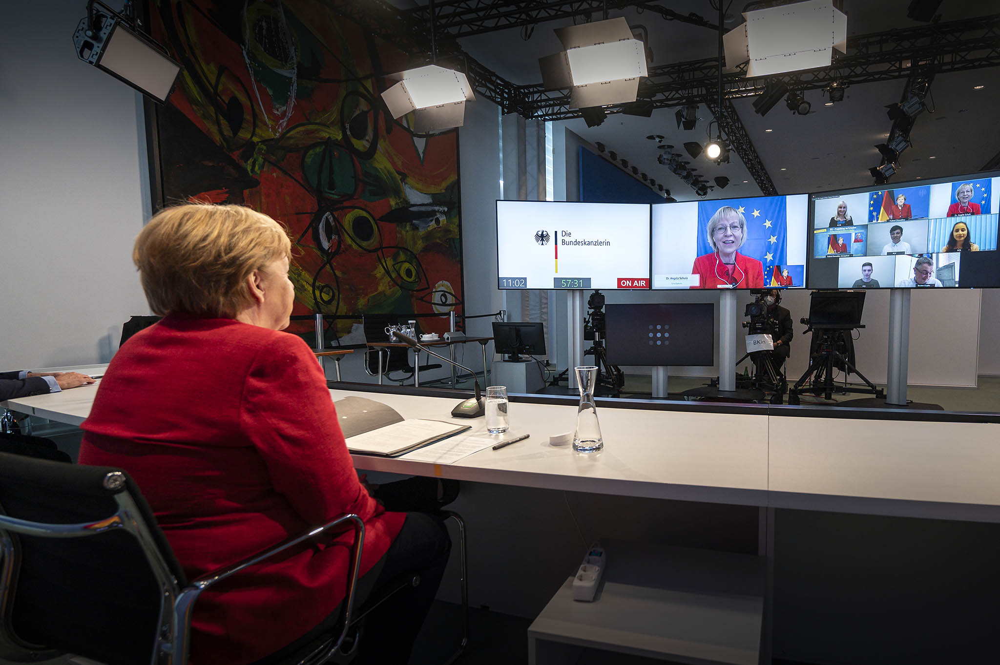 Bundeskanzlerin Angela Merkel beim EU-Projekttag an Schulen
