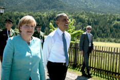 Bundeskanzlerin Angela Merkel und Barack Obama, Präsident der USA, bei einem Besuch der Gemeinde Krün.