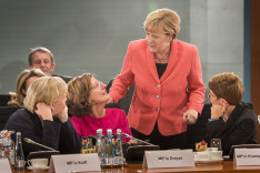 Bundeskanzlerin Angela Merkel: Treffen mit Ministerpräsidenten der Länder zur Asyl- und Flüchtlingspolitik