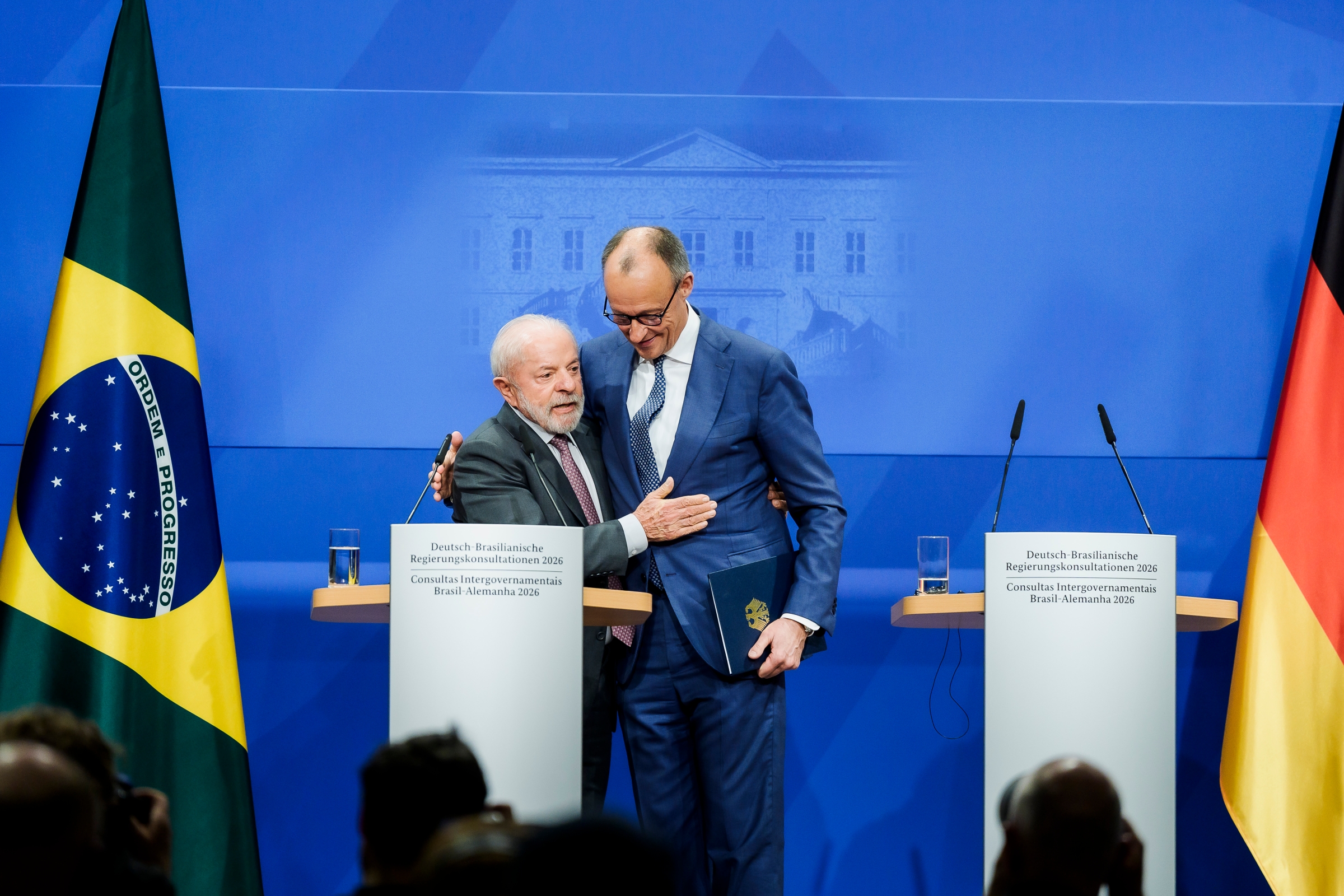 Bundeskanzler Friedrich Merz und Lula da Silva, Brasiliens Präsident, bei einer Pressekonferenz.