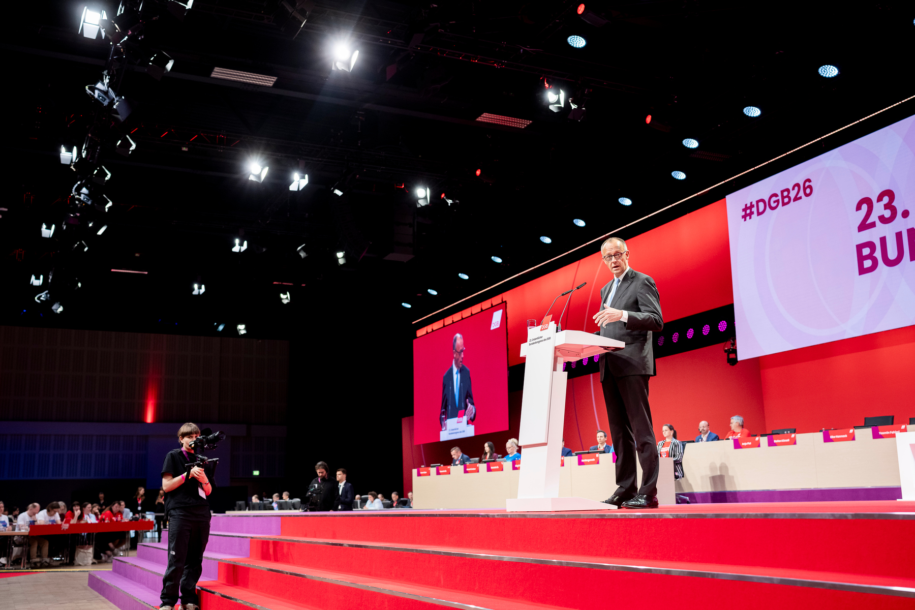 Totale von Bundeskanzler Friedrich Merz während seiner Rede beim DGB-Bundeskongress.