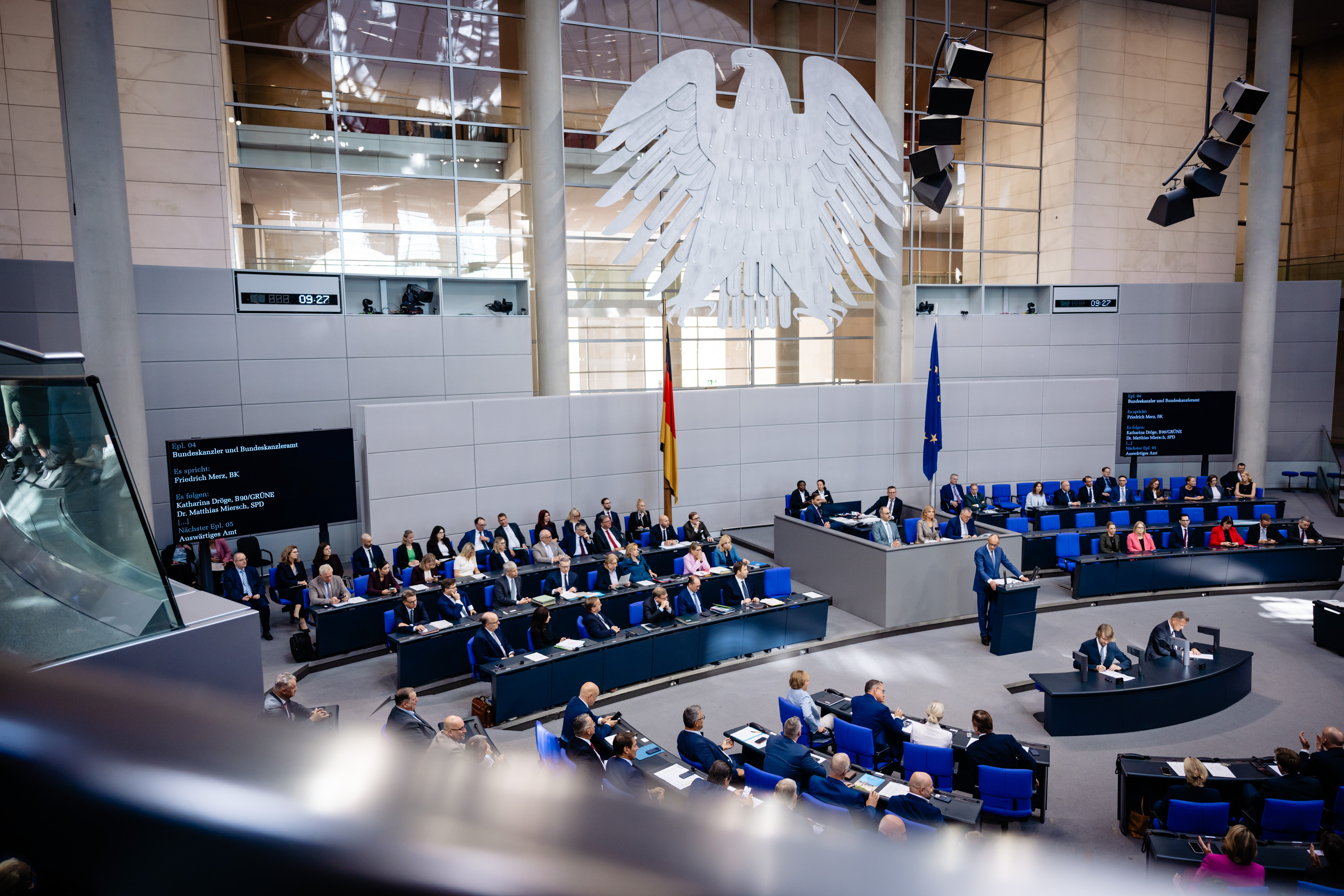 Bundeskanzler Merz spricht vor den Abgeordneten im Deutschen Bundestag.