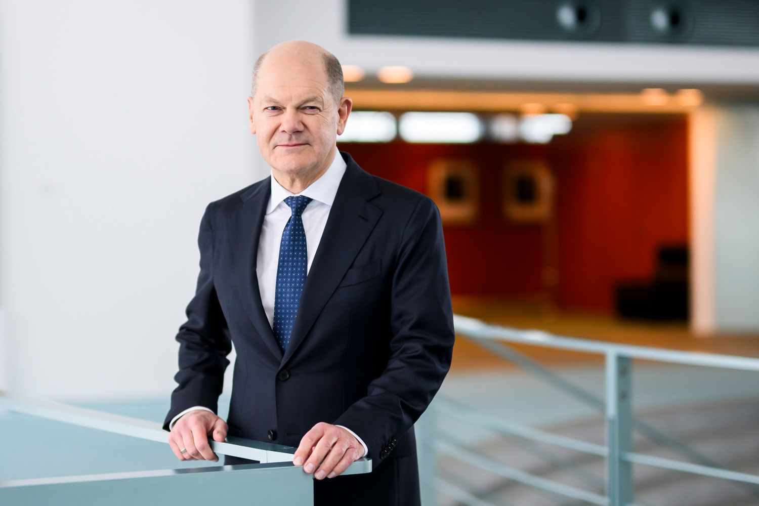 Porträtbild Olaf Scholz geschäfts-führender Bundes-Kanzler
