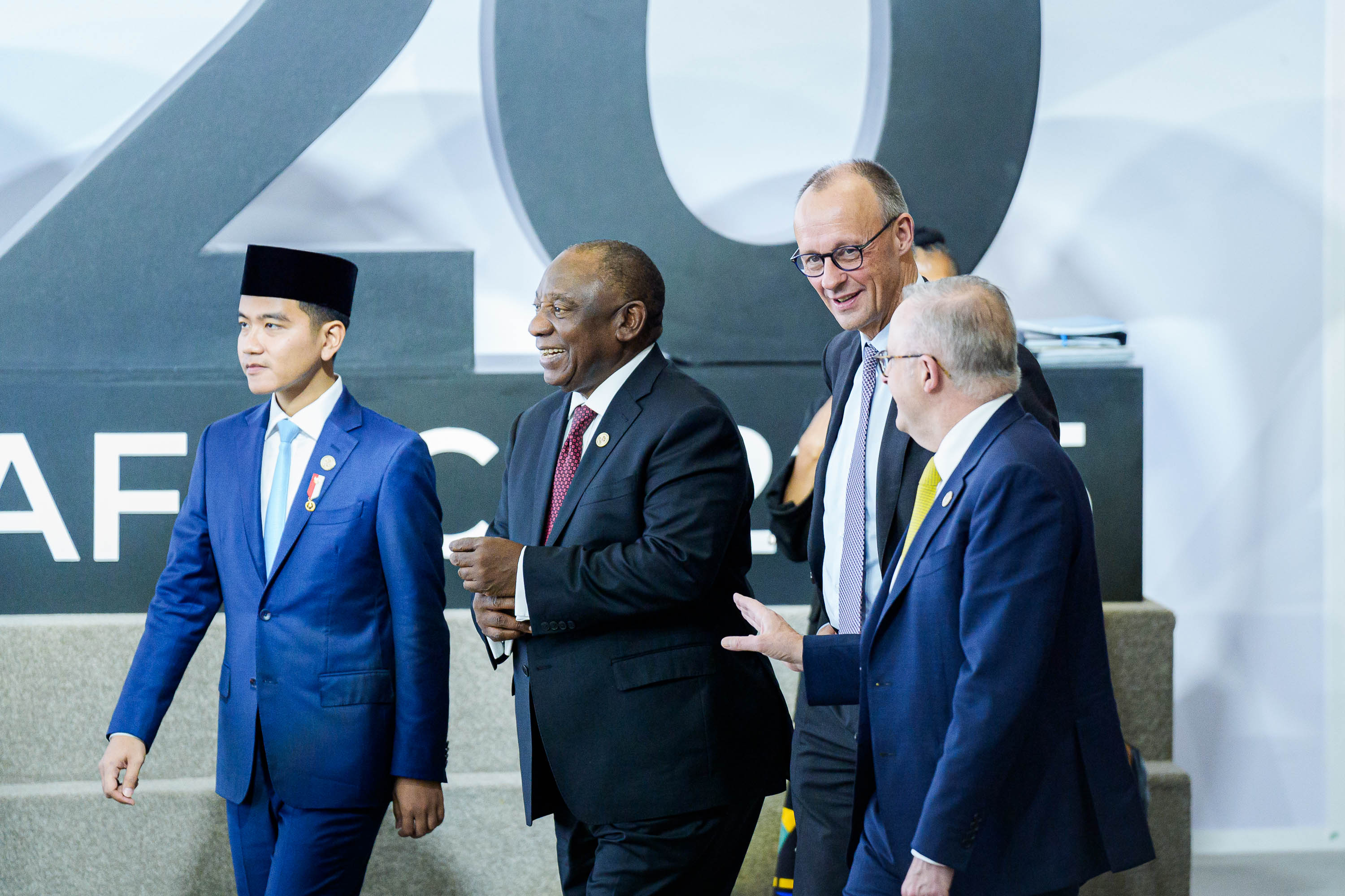 The photo shows Federal Chancellor Friedrich Merz at the G20 summit with Cyril Ramaphosa, President of South Africa.