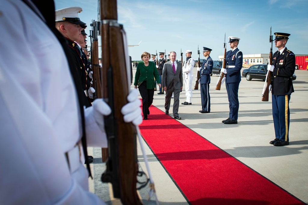 US guard of honour salutes the Chancellor.