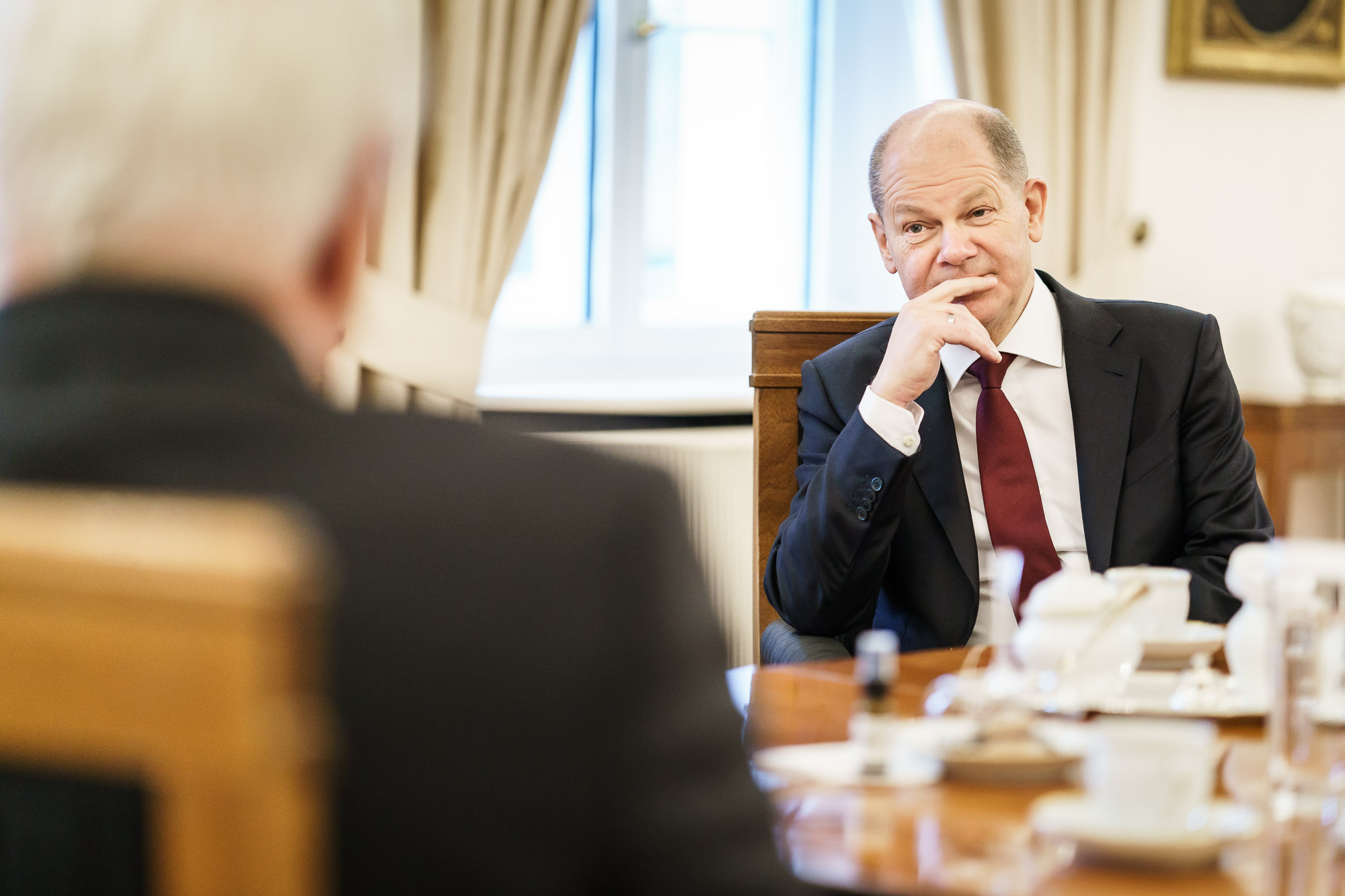 Federal Chancellor Olaf Scholz talking to Federal President Frank-Walter Steinmeier.