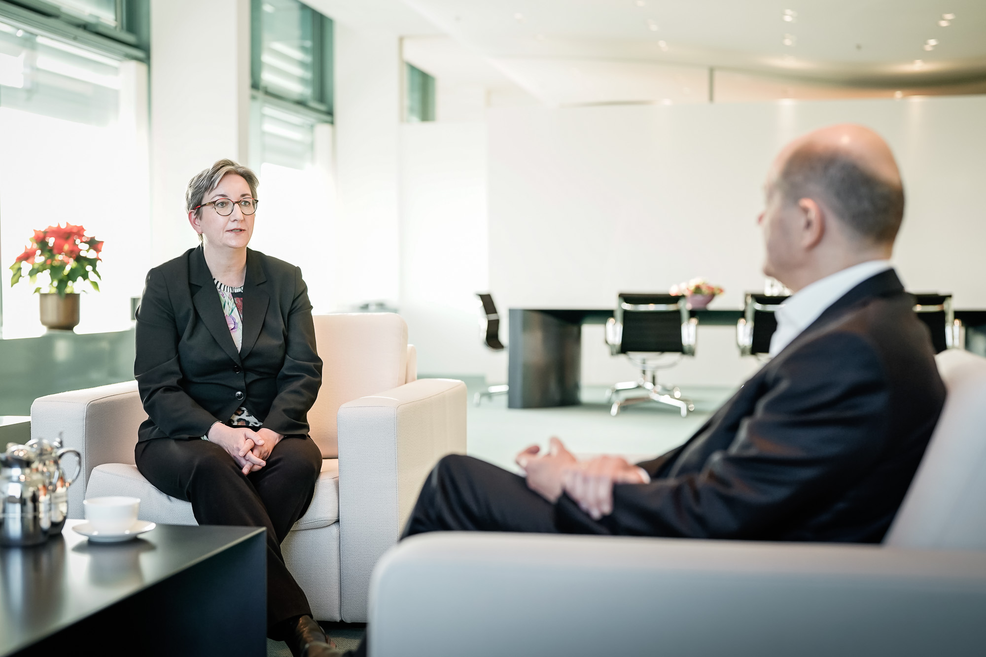 Federal Chancellor Olaf Scholz talking to Klara Geywitz, Federal Minister for Housing, Urban Development and Building.