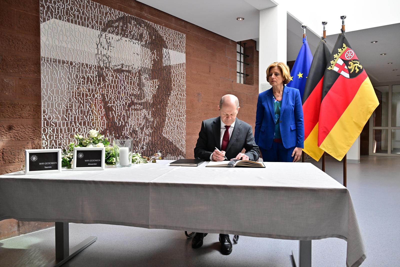 Federal Chancellor Olaf Scholz at the Western Palatinate Police Headquarters.