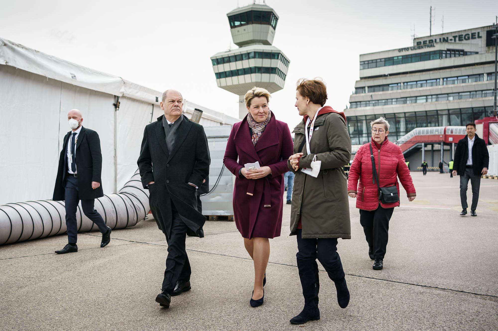 Federal Chancellor Olaf Scholz visits the arrival centre in Berlin-Tegel with Franziska Giffey, Berlin’s mayor.