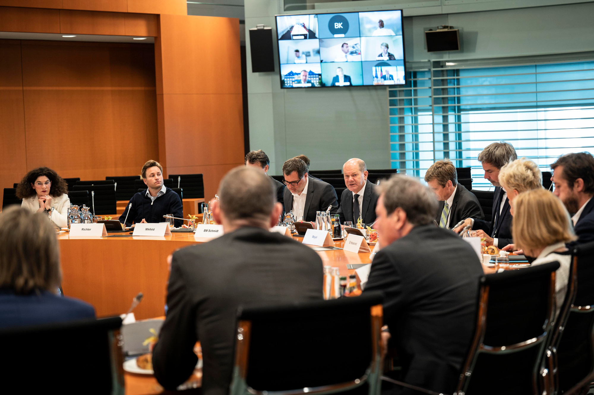 Federal Chancellor Olaf Scholz in talks with German CEOs