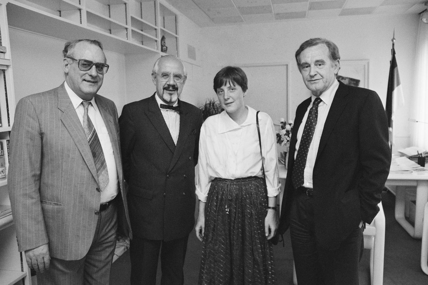 The photo shows Government Spokesperson Stolze