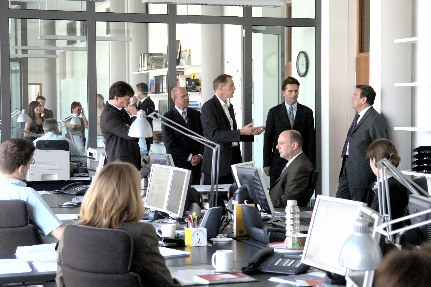 The photo shows Federal Chancellor Gerhard Schröder during a visit to the Federal Press Office.