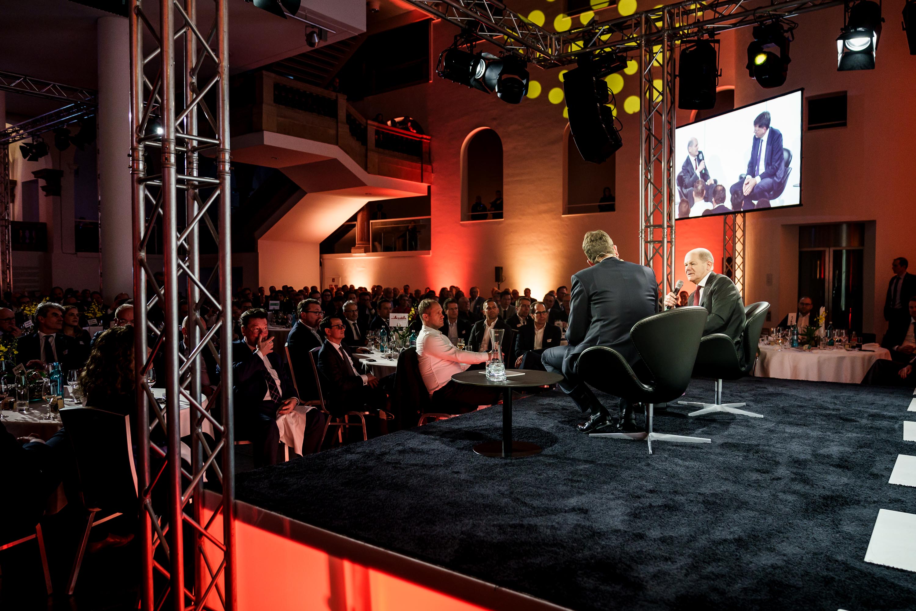 Federal Chancellor Olaf Scholz in discussion with the Editor-in-Chief of Rheinische Post, Moritz Döbler, at the Ständehaus in Düsseldorf.