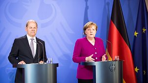 La chancelière fédérale Angela Merkel et Olaf Scholz, ministre fédéral des Finances, pendant la conférence de presse commune