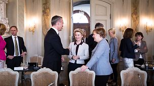 Le secrétaire général de l’OTAN Jens Stoltenberg arrive l’après-midi au séminaire gouvernemental.