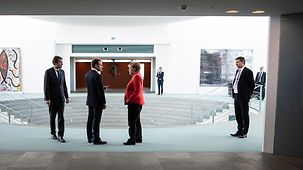 La chancelière fédérale Angela Merkel s'entretient avec le président français Emmanuel Macron