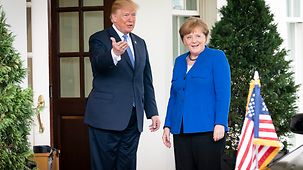 Bundeskanzlerin Angela Merkel und US-Präsident Donald Trump bei der Begrüßung im Weißen Haus.