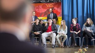 Bundesfinanzminister Olaf Scholz, SPD, nimmt teil am EU-Schul-Projekttag in der Refik-Veseli-Schule in Kreuzberg.