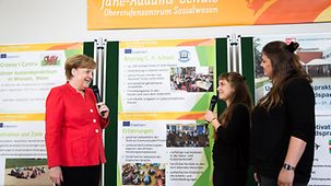 Bundeskanzlerin Merkel an der Jane-Addams Schule.