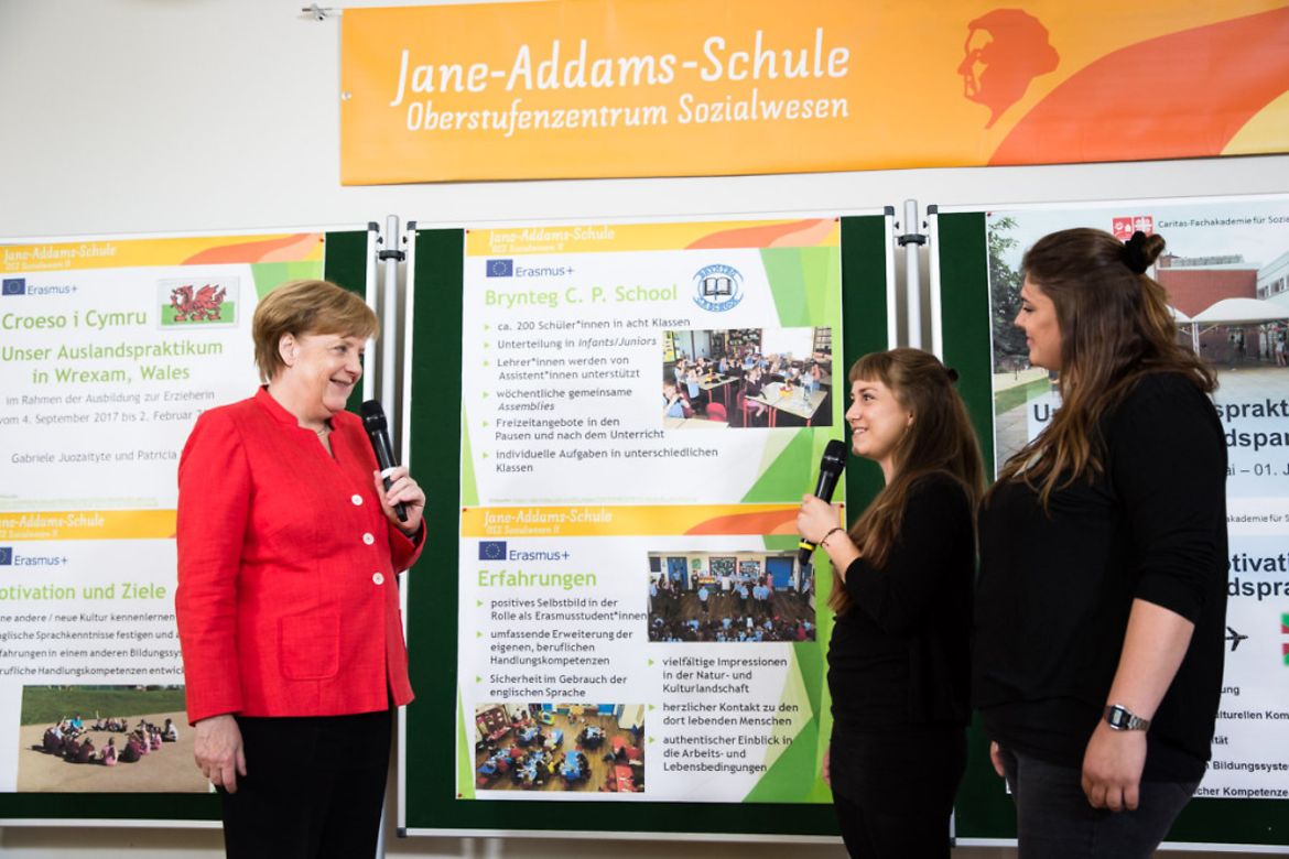 Bundeskanzlerin Merkel an der Jane-Addams Schule.