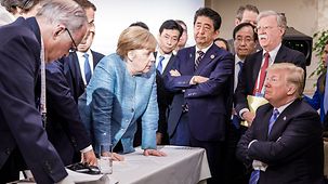 Bundeskanzlerin Angela Merkel beim G7-Gipfel in La Malbaie, Kanada, im Gespräch mit US-Präsident Donald Trump.